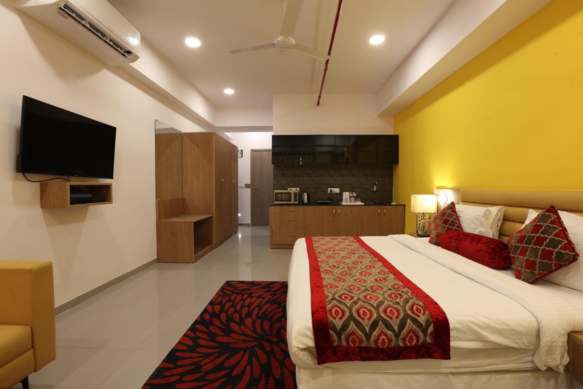 Hotel Downtown Gandhinagar Buitenkant foto