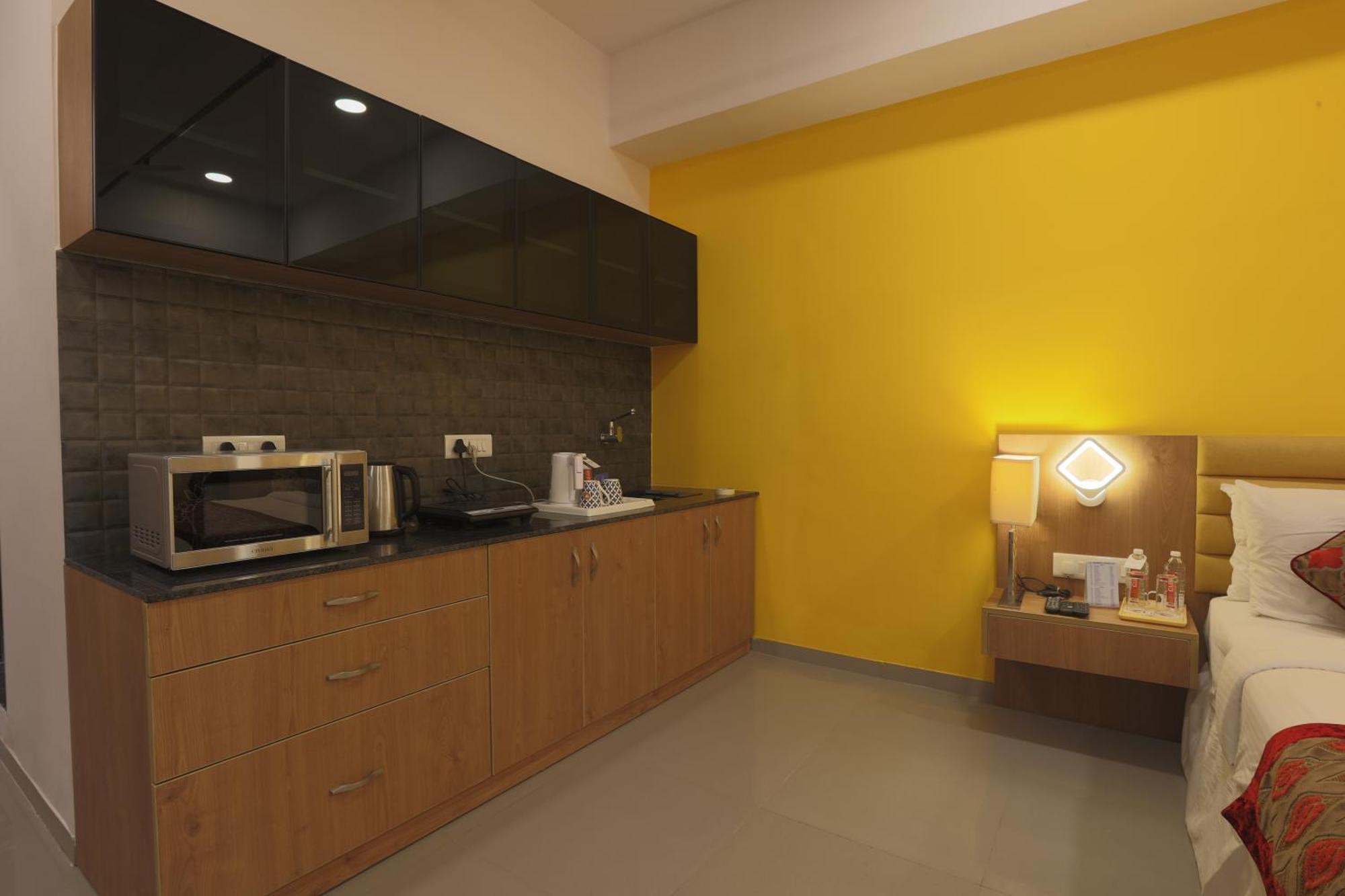 Hotel Downtown Gandhinagar Buitenkant foto