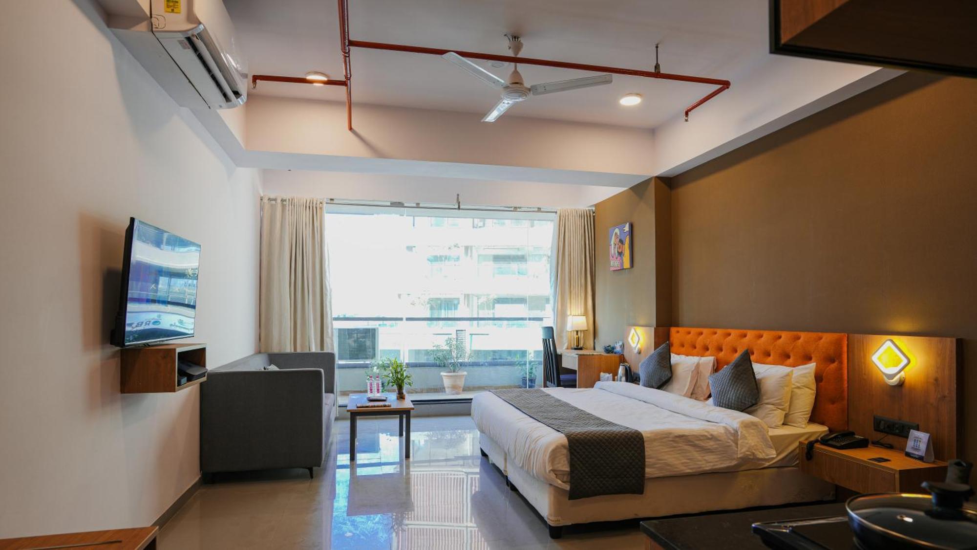 Hotel Downtown Gandhinagar Buitenkant foto