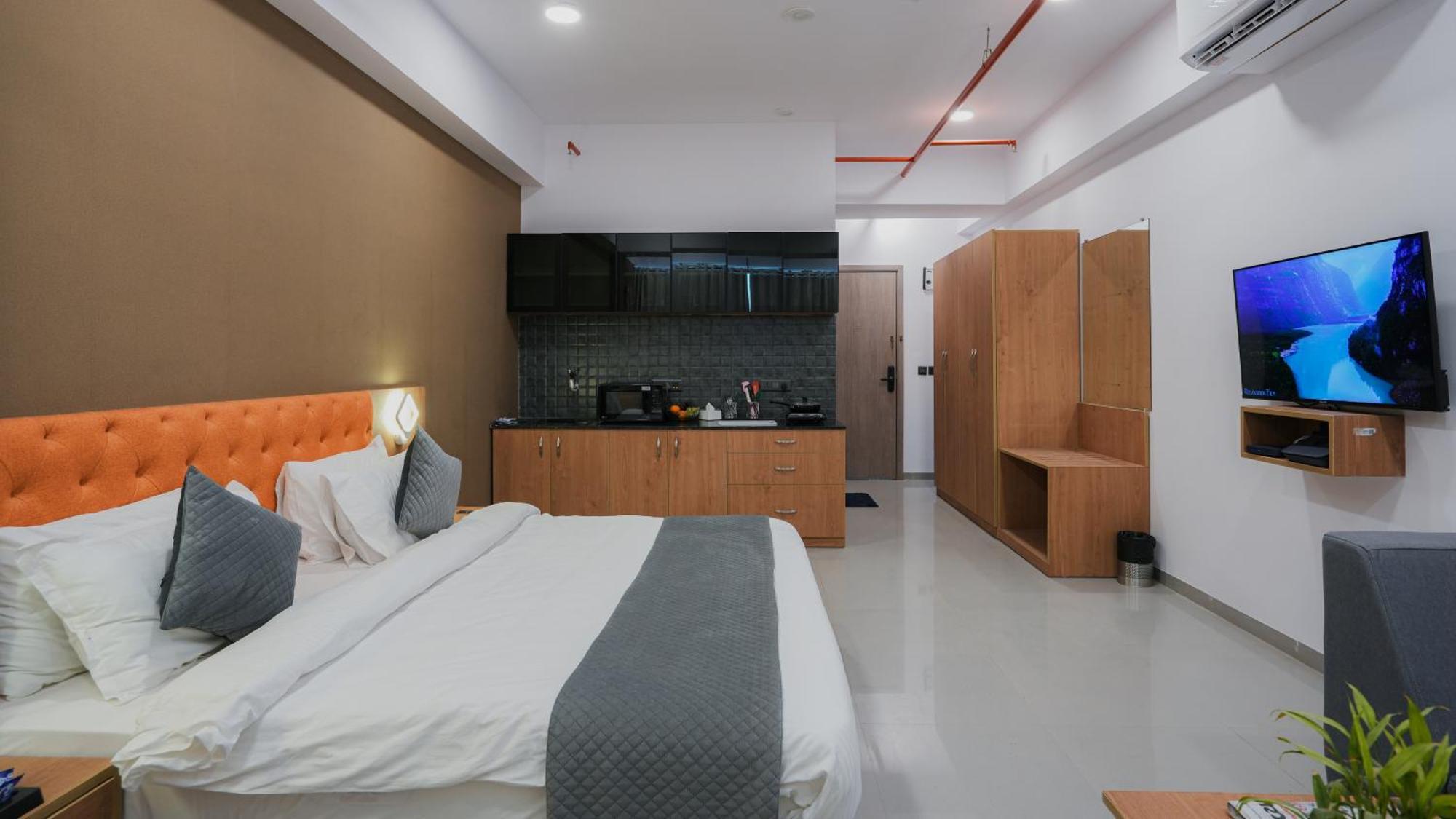 Hotel Downtown Gandhinagar Buitenkant foto